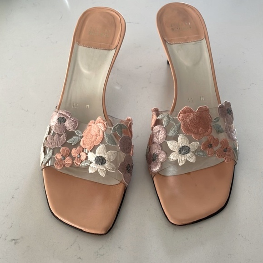 Vintage STUART WEITZMAN pink colourful embroidered flower slip on kitten heels